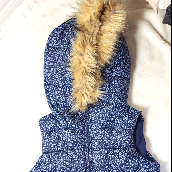 Gap hooded Vest - Picture 2 of 6